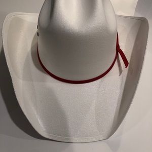 Calgarian white cowboy hat